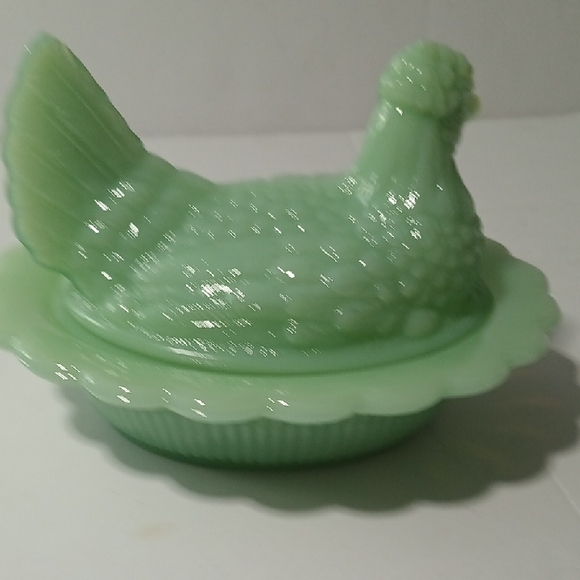 Vintage-Style Jade Green Hen Dish - Picture 3 of 9